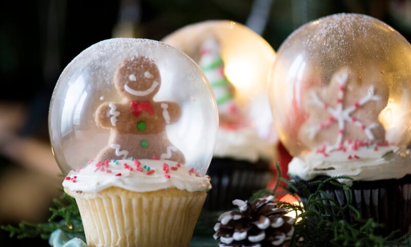Christmas Eve gingerbread men cakes